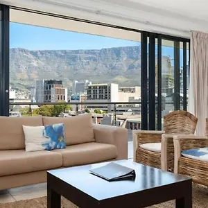 de-waterkant-luxury-apartments.hotels-capetown.com/